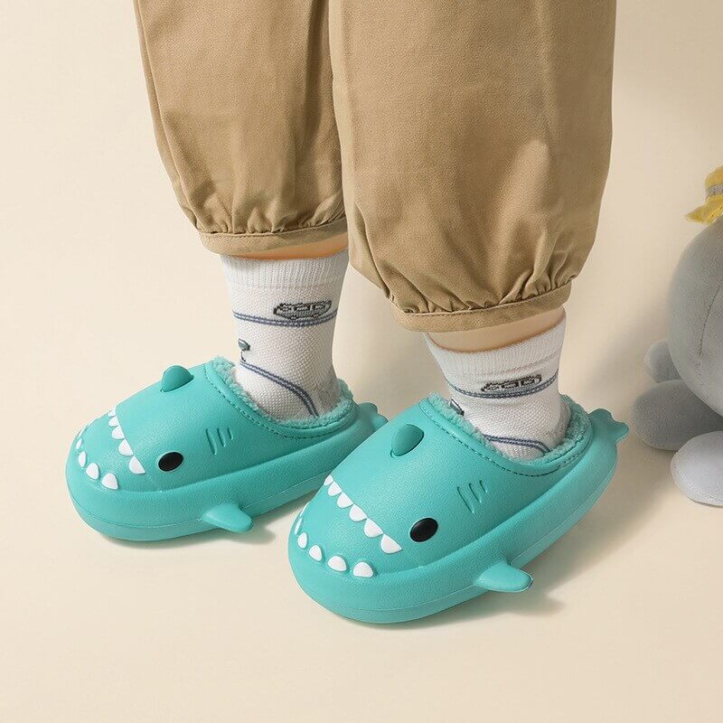 SHARKY'Z™️ - Pantuflas de tiburón de invierno para niños