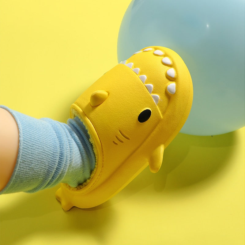 SHARKY'Z™️ - Pantuflas de tiburón de invierno para niños