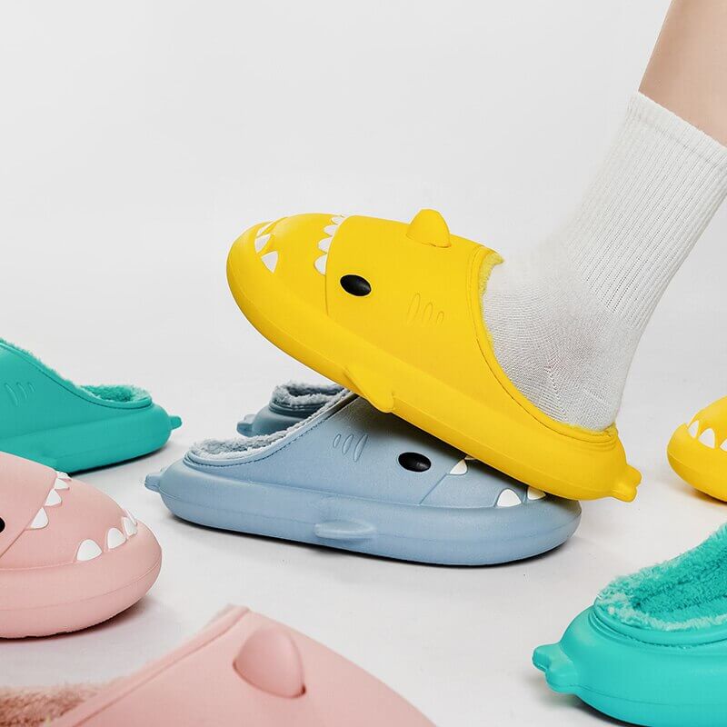 SHARKY'Z™️ - Pantuflas de tiburón de invierno para niños